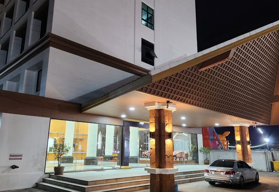 Grand Phranakhon Hotel