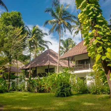 Haadson Resort - Khaolak, Phangnga Отели рядом с достопримечательностью «Пляж Бангсак»