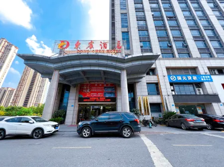 Dongguan Hotel (Tongling Wanda Plaza Railway Station) Отели рядом с достопримечательностью «Tongling Liqiao River Town Resort»