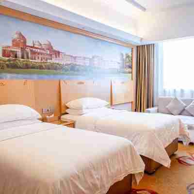 Vienna Hotel (Fenghuang Old Town) Rooms