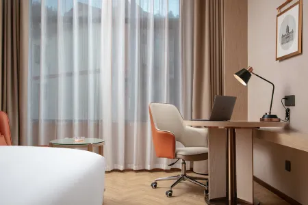 Vienna Hotel (Zhangjiajie National Forest Park Core Scenic Area) Отели рядом с достопримечательностью «Xibu Street»