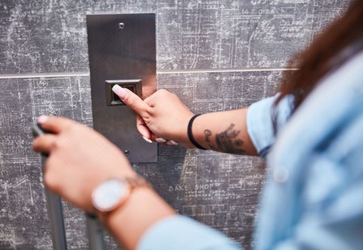 2. 이비스 버젯 싱..