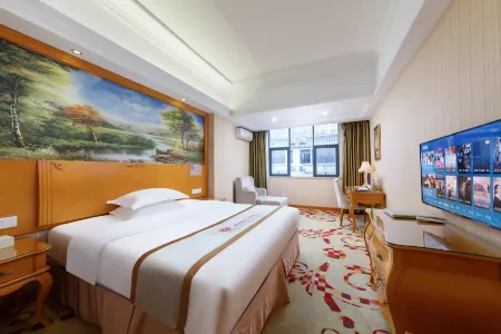 Pengcheng International Hotel (Shenzhen Putian Wuhe Metro Station)