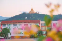 Mangshi Guanta Homestay (Yi Nationality Ancient Town)