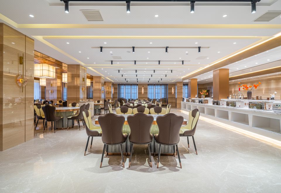 2. 그랜드 리젠 주..