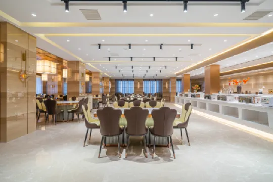 Grand Rezen Jiuzhaigou Resort Отели в г. Цзючжайгоу