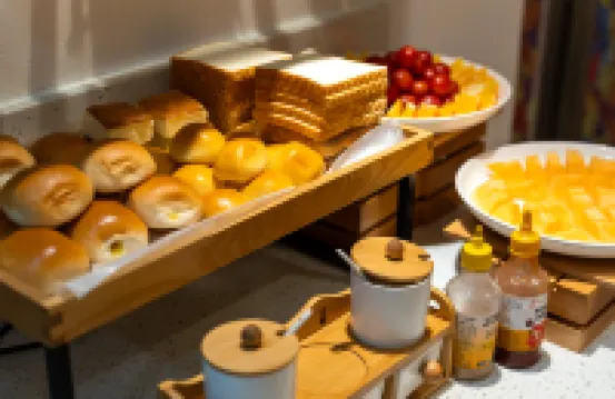 Lianyin · Qimeng | LOTUSHIDE · DREAM Lianhua · Boutique Hotel (Gongbei Port Zhuhai Station)