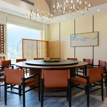 Pingwu Laohe Story Art Mountain Lodge