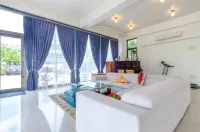 Colorful Fish Cottage - 2-Star