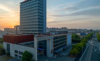 Baina Hotel (Danyang Technical Secondary School City Hospital of Traditional Chinese Medicine)