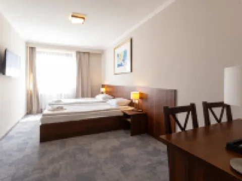 希特酒店 鄰近亞當·密茨凱維奇文學博物館的酒店