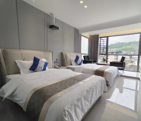 Jinfan · City Altitude Audio-visual Homestay (Liping Qiaojie Scenic Area) - พร้อมระเบียง