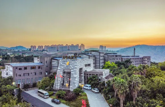 遠古大酒店（元謀西站遠古温泉水世界店）