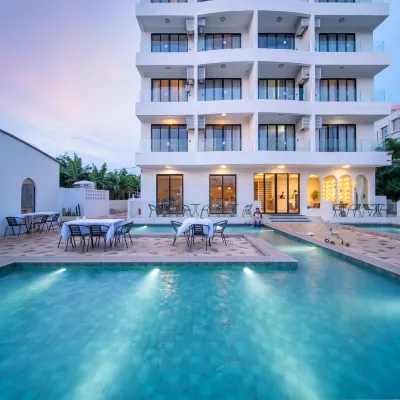 Weizhou Island Weiqi Light Luxury Seaview Holiday Homestay (Dishui Danping Branch) Hotels near Weizhou Island Landmark Square