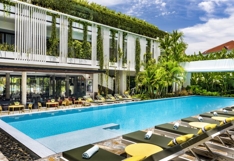 1. 비로스 호텔..