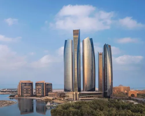 كونراد أبوظبي أبراج الاتحاد Hotels near كاسر الأمواج في أبوظبي