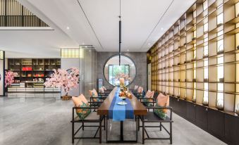 Moshang Light House Hotel (Zhengzhou South China City Longhu Jinyicheng Shopping Center)