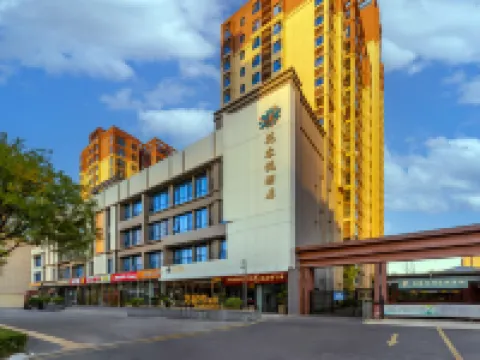 Huarongyue Hotel (Chang'an Square Metro Station) Hotels near Shaanxi Archaeology Museum
