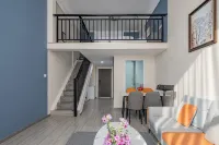 Travel Season Loft Apartment (Yichang East Station Marriott Center Store)