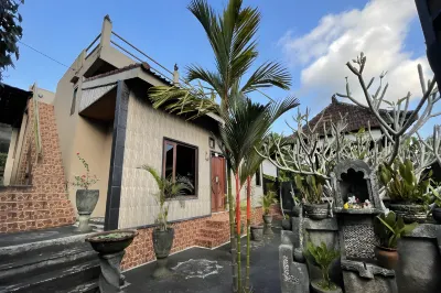 Mongan Homestay Hotels near Dagang Laklak
