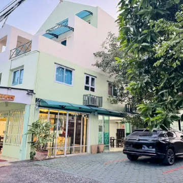 Hotel O Bupatara Chiangmai Отели рядом с достопримечательностью «Ворота Чиангмая»