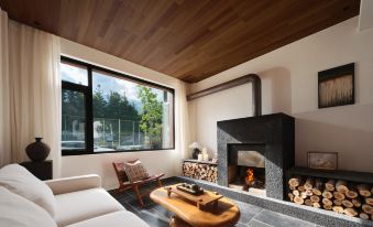 Anxun · Holiday Villa Resort Guesthouse (Dali Ancient City Branch)