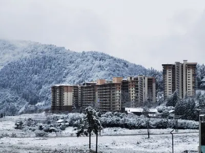 Longcanggou Table Mountain Blackstone Vacation Homestay Hotel dekat Longcanggou National Forest Park