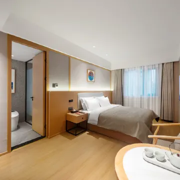 QIANNA HOTEL GLORIOUS (Pingdingshan Wanda Plaza Railway Station)