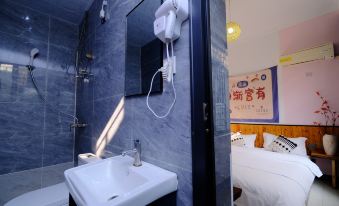 Dream Season Inn (Zhangjiajie Tianmenshan Cableway Station)