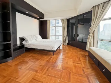 Large & Luxury Menteng Apt 3BR w/ Pool, Gym Wi-Fi Отели рядом со станцией Stasiun Pasar Senen