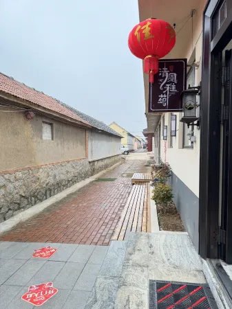 Qingfeng Yayuan Homestay Отели рядом с достопримечательностью «Rizhao Coastal National Forest Park»