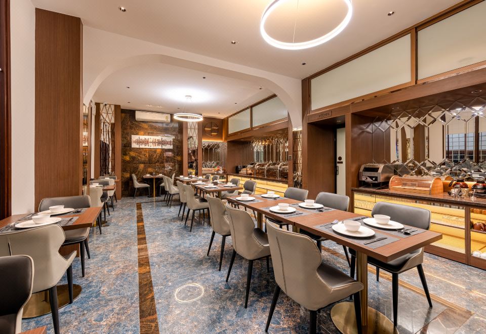 2. 리버사이드 호텔..