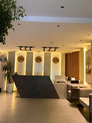 REGIS HOTEL