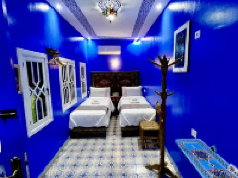 リヤド シェングリ シェフシャウエンのホテル