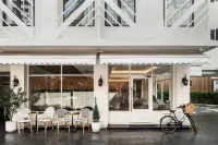 Lucky Hotel Bangkok Hotels near Hanging Garden on the Fifth Floor of Emquartier