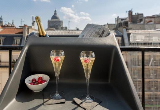 호텔 레 뷸 드 파리 근처 거리 풍경