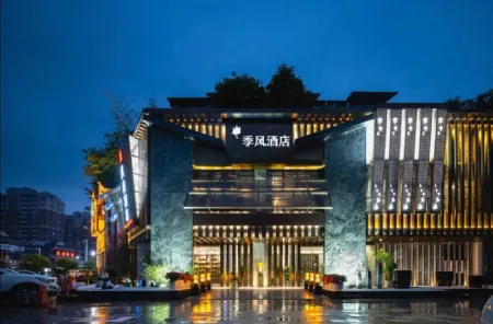 Monsoon Hotel (Lichuan Bus Terminal Tenglongdong Visitor Center) Отели в г. Личуань