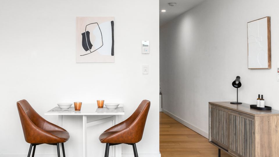 Central stylish 1 bedroom with balcony and air-con