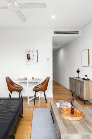 Central stylish 1 bedroom with balcony and air-con Отели рядом с достопримечательностью «Парк Хармони»