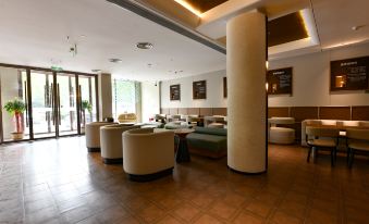 QIANNA Tingfei Hotel (Kaifeng Songcheng Road Station)