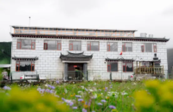 香格里拉閣格悠居民宿 雲南普達措国家公園周辺のホテル