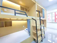 White moss youth hotel