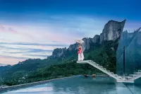 Enjoy oneseIfWaterfallSceneryFamily vacation cloudvilla