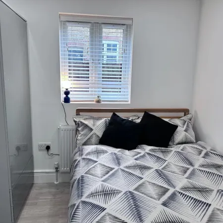 Watford Junction Oasis - Modern 3Br Ensuite with Garden Отели рядом с достопримечательностью «Железнодорожный вокзал Уотфорда»
