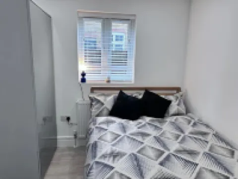 Watford Junction Oasis - Modern 3Br Ensuite with Garden