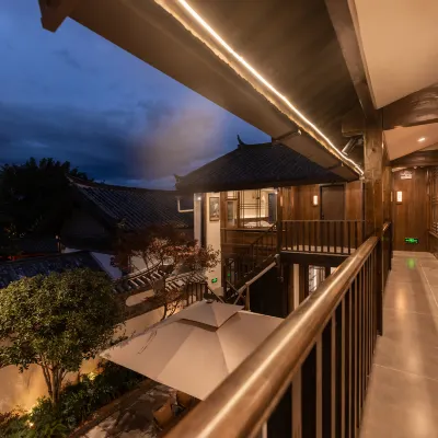 Courtyard · Yifeng Villa (the Old Town of Lijiang Mufu Store) 三眼井周辺のホテル