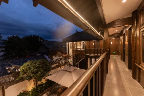 Courtyard · Yifeng Villa (the Old Town of Lijiang Mufu Store)