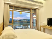 Yulong Lakeside · Xiaoyin Jiangshe · Swimming Pool Homestay (Taohua Tan Scenic Area)