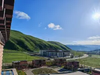 Dege Qin Chuan No.1 Grand Hotel (Manigango) - Bergblick