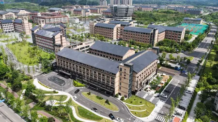 Ruifeng Hotel (Neijiang Normal University) Отели рядом с достопримечательностью «Neijiang Health and Health Vocational College»
